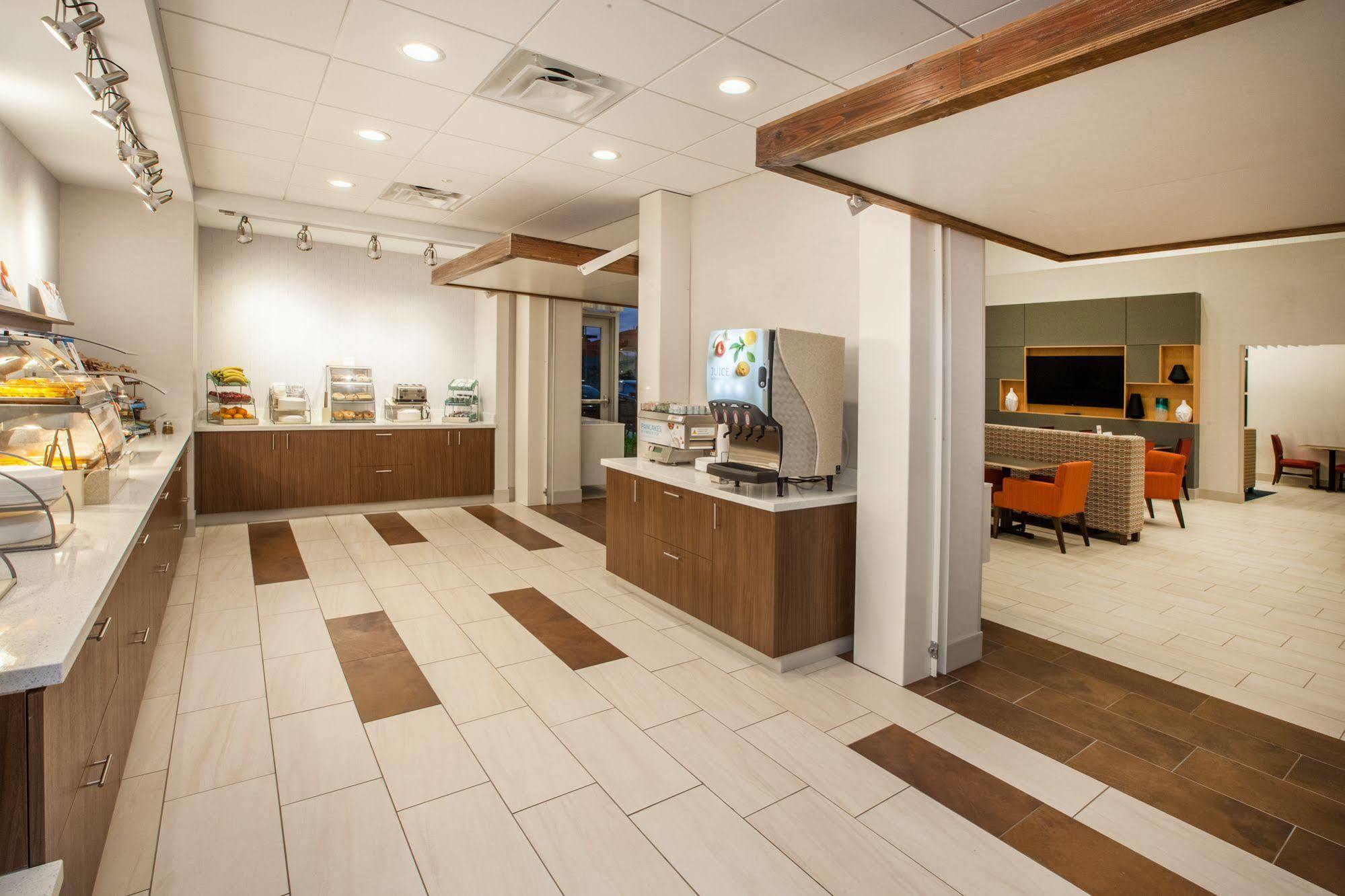 Holiday Inn Express & Suites - Indianapolis Ne - Noblesville Exterior photo